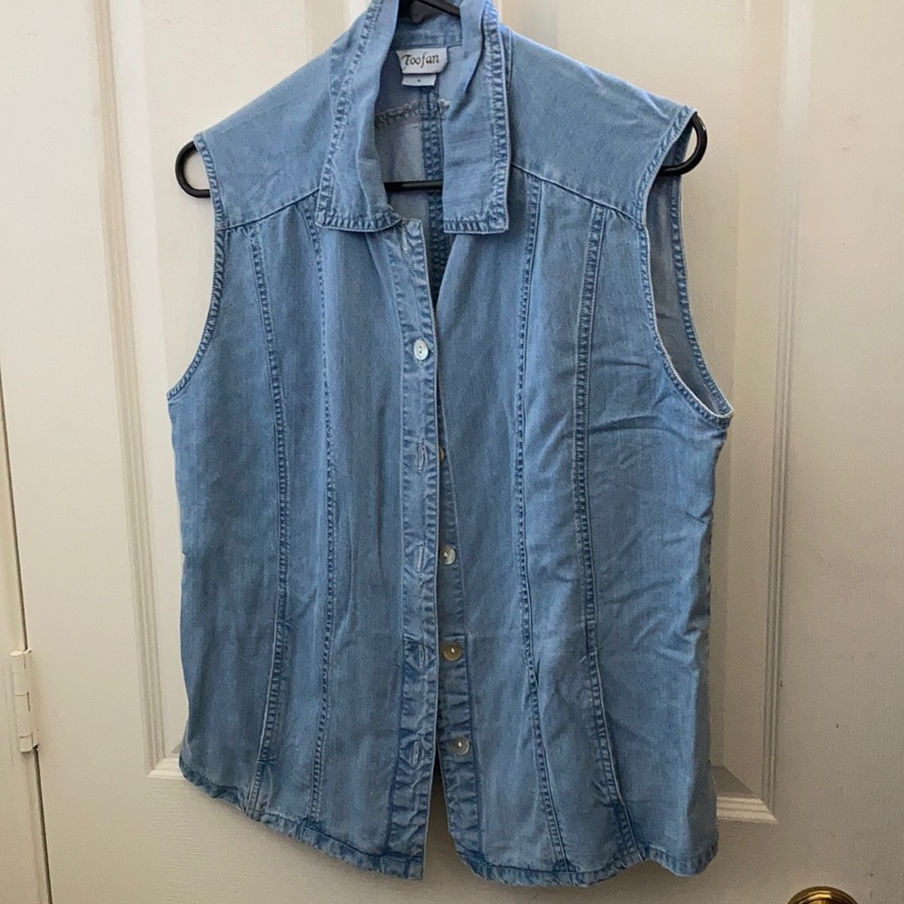 FINAL MARKDOWN Lightweight toofan denim blouse medium